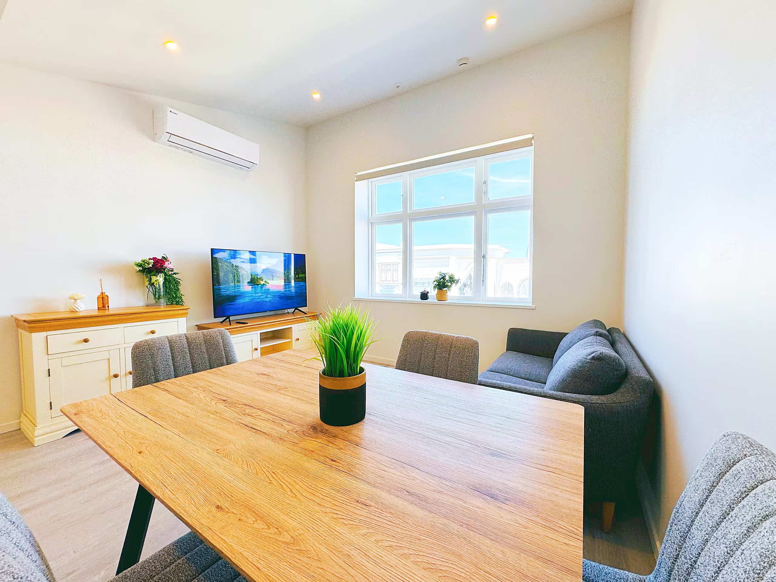 Sleek 2-BR Retreat @ Petone